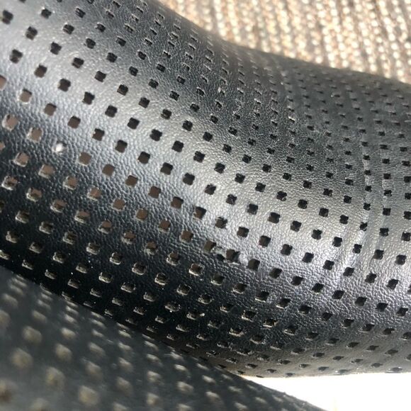 Steve Madden Scramble Black Perforated 7 - Picture 6 of 9